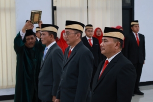 Bupati Tangerang Moch Maesyal Rasyid saat memimpin pelantikan pejabat Eselon II Pemkab Tangerang