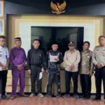 Jemaat GKPI dan Aji Cahyono Putra menyampaikan pernyataan perdamaian di Kecamatan Rajeg