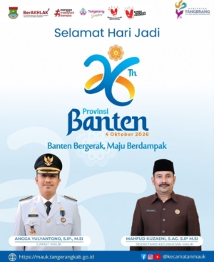 Camat Mauk Angga Yulyantono dan Sekretaris Kecamatan Mauk Mahfud Kuzaeni pada ucapan Hari Jadi ke-26 Provinsi Banten