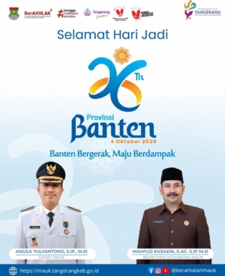 Camat Mauk Angga Yulyantono dan Sekretaris Kecamatan Mauk Mahfud Kuzaeni pada ucapan Hari Jadi ke-26 Provinsi Banten