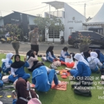 Kapolsek Mauk memberikan pembinaan kepada pelajar SMAN 2 Kabupaten Tangerang di halaman Kantor Kecamatan Mauk